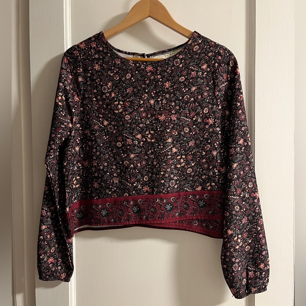 Patterned long sleeve crop size XS